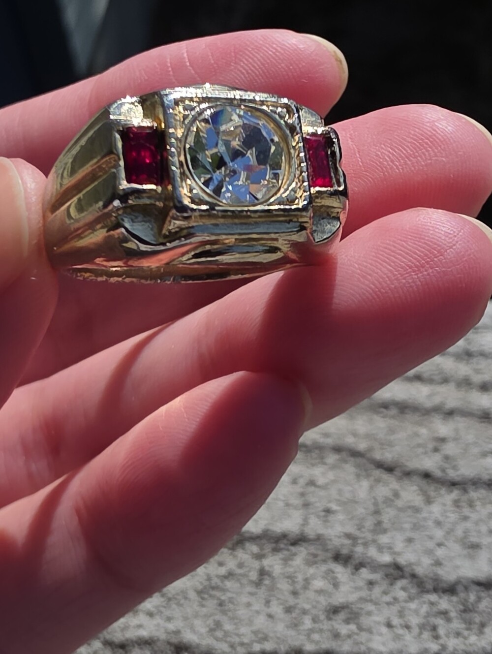 Vintage Light Colored Gold Toned Men's Ring With Clear And Red Stones - Picture 4 of 14